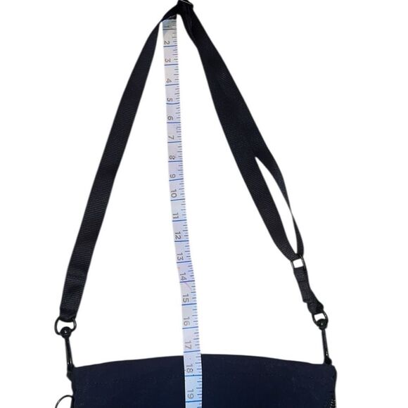 🔥 Lululemon Black Crossbody Messenger‎ Bag 🔥 - Picture 9 of 10